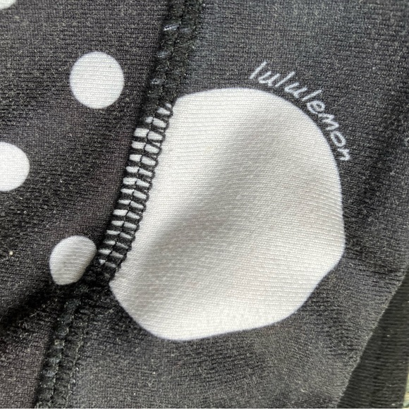 Lululemon capri length leggings. Sz8. Reversible w/white dots to solid black - Picture 3 of 7